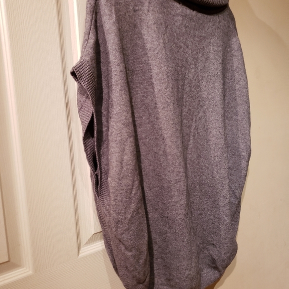 Women's Gray Sleeveless Cowl Neck Poncho Sweater! - Picture 7 of 10